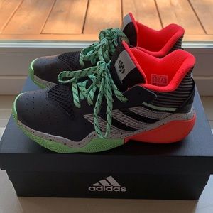 Kids basketball shoes